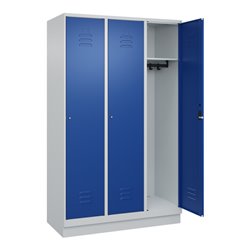 C+P Spind Classic PLUS, Sockel, 3 Abteile, 1950x1200x500mm, 7035/5010 Verschluss Zylinderschloss 4 Garderobenhaken