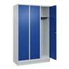C+P Spind Classic PLUS, Sockel, 3 Abteile, 1950x1200x500mm, 7035/5010 Verschluss Zylinderschloss 4 Garderobenhaken