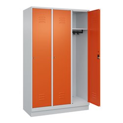 C+P Spind Classic PLUS, Sockel, 3 Abteile, 1950x1200x500mm, 7035/2004 Verschluss Zylinderschloss 4 Garderobenhaken