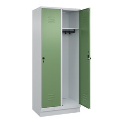 C+P Spind Classic PLUS, Sockel, 2 Abteile, 1950x800x500mm, 7035/6011 Verschluss Sicherheits-Drehriegel 4 Garderobenhaken