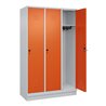 C+P Spind Classic PLUS, Sockel, 3 Abteile, 1950x1200x500mm, 7035/2004 Verschluss Sicherheits-Drehriegel 4 Garderobenhaken