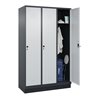C+P Spind Classic PLUS, Sockel, 3 Abteile, 1950x1200x500mm, 7016/7035 Verschluss Sicherheits-Drehriegel 4 Garderobenhaken