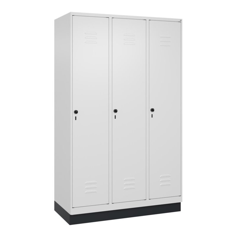 C+P Spind Classic PLUS, Sockel, 3 Abteile, 1950x1200x500mm, 9016/9016 Verschluss Sicherheits-Drehriegel 4 Garderobenhaken