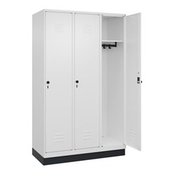 C+P Spind Classic PLUS, Sockel, 3 Abteile, 1950x1200x500mm, 9016/9016 Verschluss Sicherheits-Drehriegel 4 Garderobenhaken