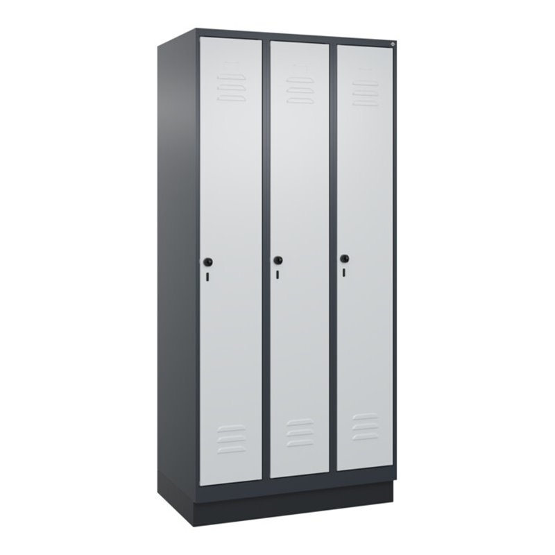 C+P Spind Classic PLUS, Sockel, 3 Abteile, 1950x900x500mm, 7016/7035 Verschluss Sicherheits-Drehriegel 3 Garderobenhaken