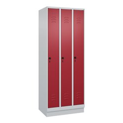 C+P Spind Classic PLUS, Sockel, 3 Abteile, 1950x750x500mm, 7035/3003 Verschluss Sicherheits-Drehriegel 3 Garderobenhaken