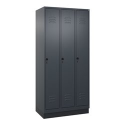C+P Spind Classic PLUS, Sockel, 3 Abteile, 1950x900x500mm, 7016/7016 Verschluss Sicherheits-Drehriegel 3 Garderobenhaken