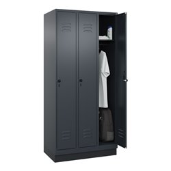 C+P Spind Classic PLUS, Sockel, 3 Abteile, 1950x900x500mm, 7016/7016 Verschluss Sicherheits-Drehriegel 3 Garderobenhaken