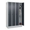 C+P Spind Classic PLUS, Sockel, 4 Abteile, 1950x1200x500mm, 7035/7016 Verschluss Sicherheits-Drehriegel 3 Garderobenhaken