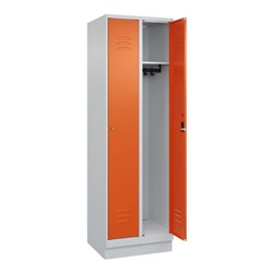 C+P Spind Classic PLUS, Sockel, 2 Abteile, 1950x600x500mm, 7035/2004 Verschluss Zylinderschloss 3 Garderobenhaken