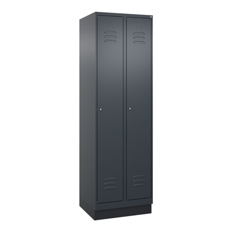 C+P Spind Classic PLUS, Sockel, 2 Abteile, 1950x600x500mm, 7016/7016 Verschluss Zylinderschloss 3 Garderobenhaken