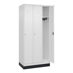 C+P Spind Classic PLUS, Sockel, 3 Abteile, 1950x900x500mm, 9016/9016 Verschluss Zylinderschloss 3 Garderobenhaken