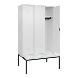 C+P Spind Classic PLUS, Bank, 3 Abteile, 2120x1200x815mm, 9016/9016 Verschluss Zylinderschloss 4 Garderobenhaken  Dekor Banklatt