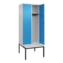 C+P Spind Classic PLUS, Bank, 2 Abteile, 2120x800x815mm, 7035/5012 Verschluss Zylinderschloss 4 Garderobenhaken  Dekor Banklatte