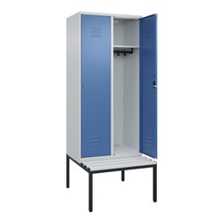 C+P Spind Classic PLUS, Bank, 2 Abteile, 2120x800x815mm, 7035/5023 Verschluss Zylinderschloss 4 Garderobenhaken  Dekor Banklatte