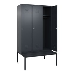 C+P Spind Classic PLUS, Bank, 3 Abteile, 2120x1200x815mm, 7016/7016 Verschluss Zylinderschloss 4 Garderobenhaken  Dekor Banklatt