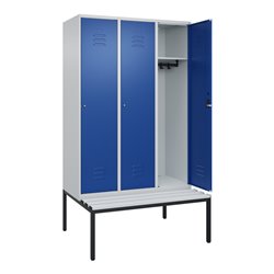 C+P Spind Classic PLUS, Bank, 3 Abteile, 2120x1200x815mm, 7035/5010 Verschluss Zylinderschloss 4 Garderobenhaken  Dekor Banklatt