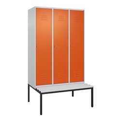 C+P Spind Classic PLUS, Bank, 3 Abteile, 2120x1200x815mm, 7035/2004 Verschluss Zylinderschloss 4 Garderobenhaken  Dekor Banklatt