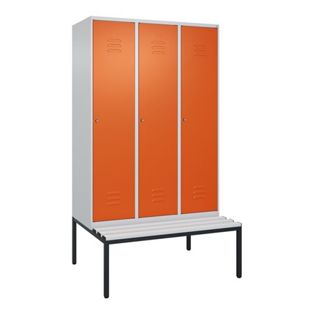 C+P Spind Classic PLUS, Bank, 3 Abteile, 2120x1200x815mm, 7035/2004 Verschluss Zylinderschloss 4 Garderobenhaken  Dekor Banklatt