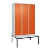 C+P Spind Classic PLUS, Bank, 3 Abteile, 2120x1200x815mm, 7035/2004 Verschluss Zylinderschloss 4 Garderobenhaken  Dekor Banklatt