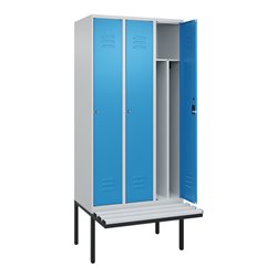 C+P Spind Classic PLUS, Bank, 3 Abteile, 2120x900x815mm, 7035/5012 Verschluss Zylinderschloss 4 Garderobenhaken Trennwand mittig