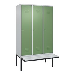 C+P Spind Classic PLUS, Bank, 3 Abteile, 2120x1200x815mm, 7035/6011 Verschluss Zylinderschloss 4 Garderobenhaken Trennwand mitti