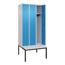 C+P Spind Classic PLUS, Bank, 3 Abteile, 2120x900x815mm, 7035/5012 Verschluss Zylinderschloss 3 Garderobenhaken  Dekor Banklatte