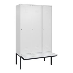 C+P Spind Classic PLUS, Bank, 3 Abteile, 2120x1200x815mm, 9016/9016 Verschluss Zylinderschloss 4 Garderobenhaken  Dekor Banklatt