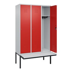 C+P Spind Classic PLUS, Bank, 3 Abteile, 2120x1200x815mm, 7035/3020 Verschluss Zylinderschloss 4 Garderobenhaken  Dekor Banklatt