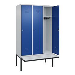 C+P Spind Classic PLUS, Bank, 3 Abteile, 2120x1200x815mm, 7035/5010 Verschluss Zylinderschloss 4 Garderobenhaken  Dekor Banklatt