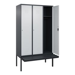 C+P Spind Classic PLUS, Bank, 3 Abteile, 2120x1200x815mm, 7016/7035 Verschluss Zylinderschloss 4 Garderobenhaken  Dekor Banklatt