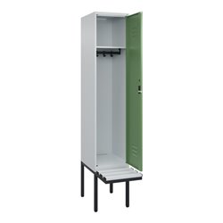 C+P Spind Classic PLUS, Bank, 1 Abteil, 2120x400x815mm, 7035/6011 Verschluss Zylinderschloss 4 Garderobenhaken  Dekor Banklatten