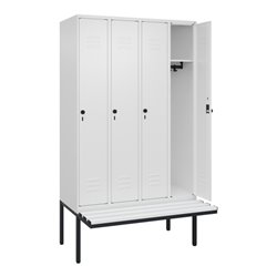 C+P Spind Classic PLUS, Bank, 4 Abteile, 2120x1200x815mm, 9016/9016 Verschluss Sicherheits-Drehriegel 3 Garderobenhaken  Dekor B