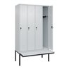 C+P Spind Classic PLUS, Bank, 4 Abteile, 2120x1200x815mm, 7035/7035 Verschluss Sicherheits-Drehriegel 3 Garderobenhaken  Dekor B