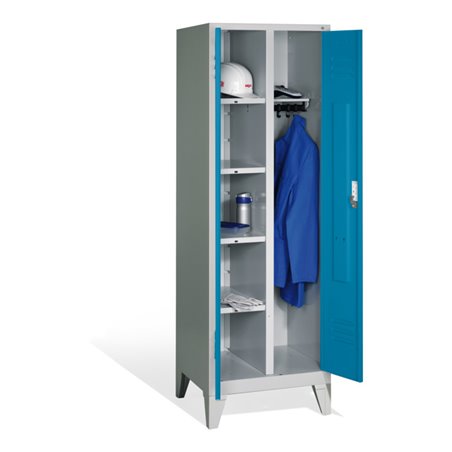 C+P Wäsche-Spind Classic auf Füßen, 2 Abteile, H1850xB610xT500mm Front Lichtblau Korpus Lichtgrau